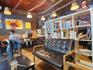 Emerald City Coffee specialty coffee shop in Chicago - photo 7
