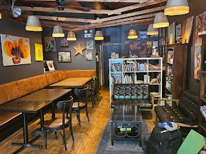 Emerald City Coffee specialty coffee shop in Chicago - photo 8