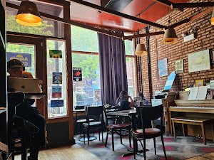 Emerald City Coffee specialty coffee shop in Chicago - photo 10