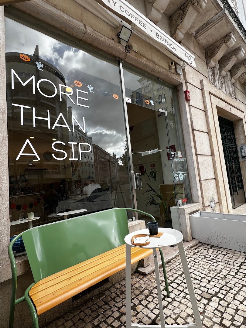 Storefront of MAS Specialty Coffee & Brunch, specialty coffee shop in Lisbon