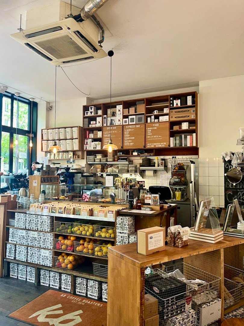KB Coffee Roasters specialty coffee shop in Paris - photo 4