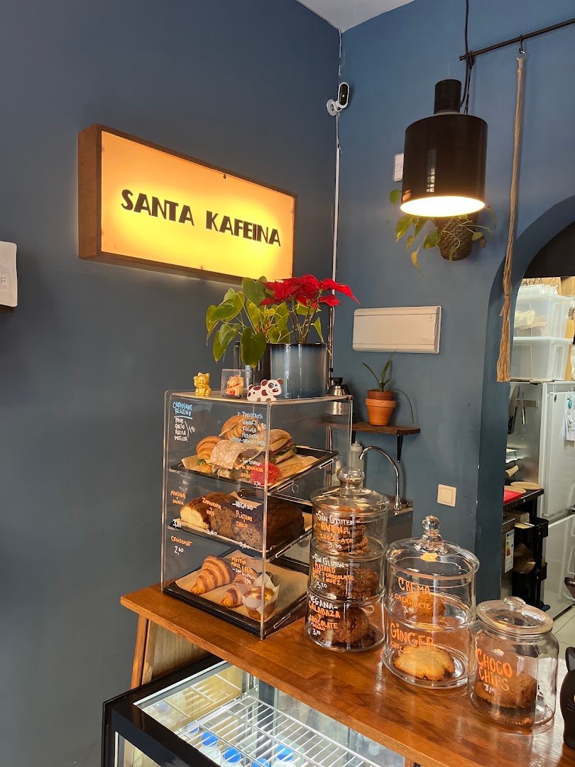 Santa Kafeina specialty coffee shop in Madrid - photo 8