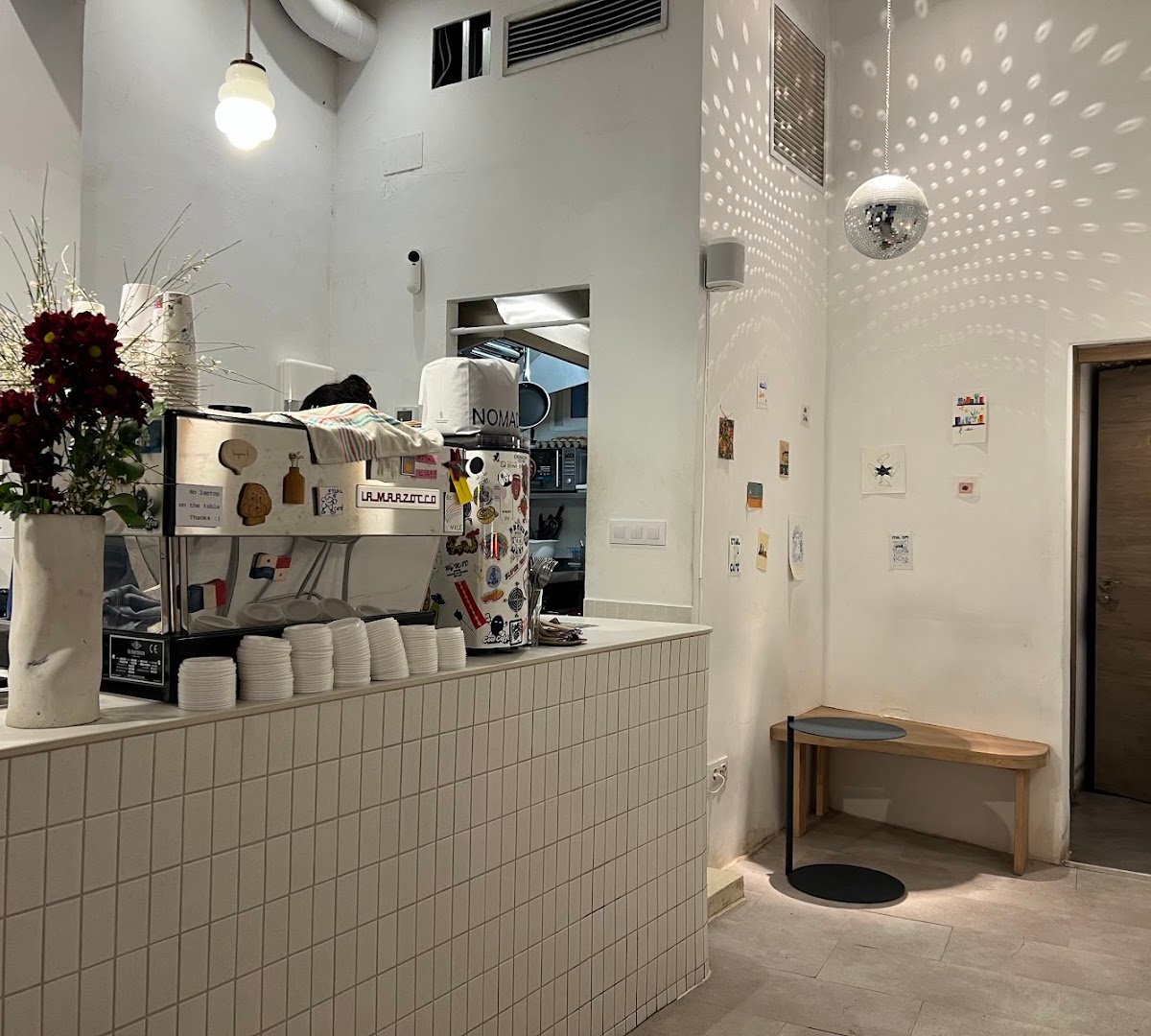 Etual Café specialty coffee shop in Madrid - photo 4