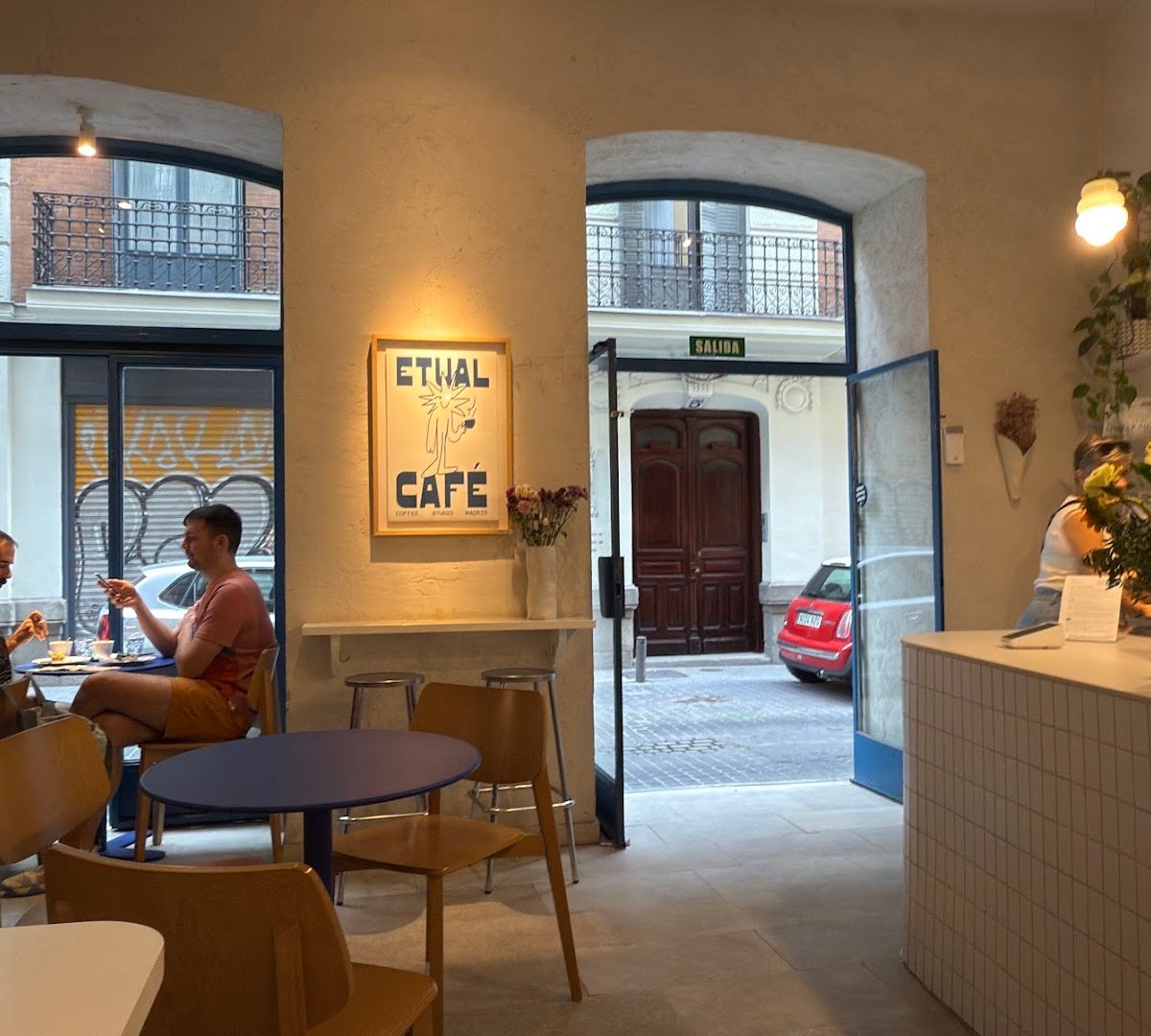 Etual Café specialty coffee shop in Madrid - photo 7