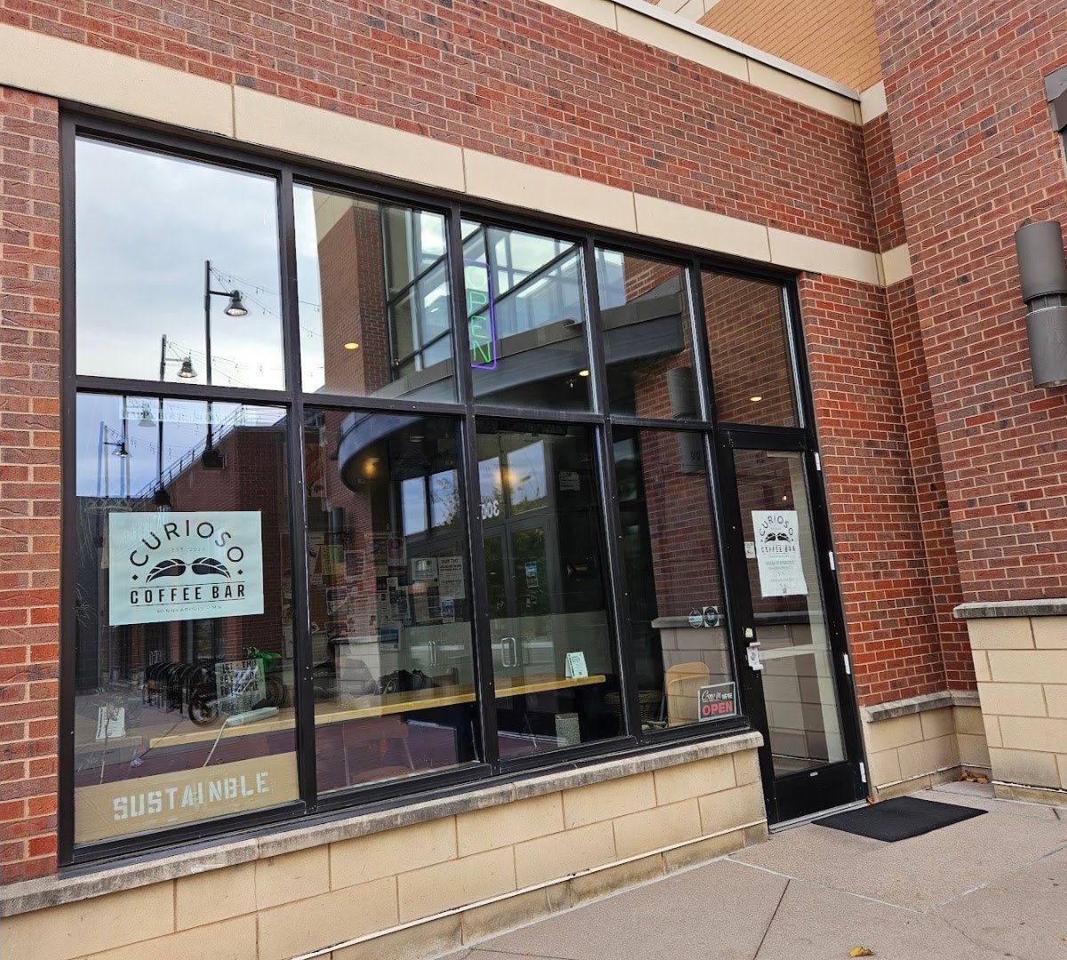Storefront of Curioso Coffee Bar: Uptown, specialty coffee shop in Minneapolis