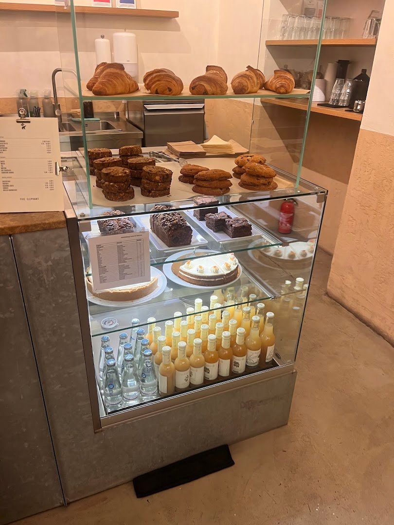 Five Elephant Kollwitz specialty coffee shop in Berlin - photo 2