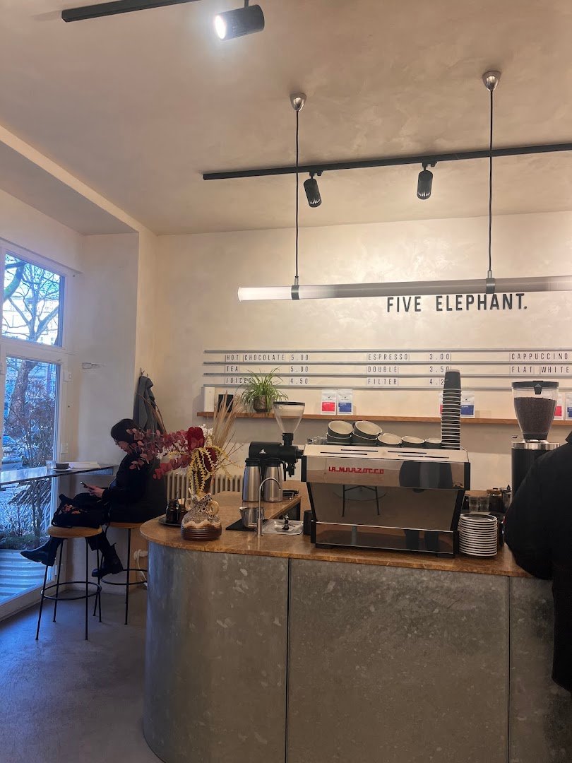 Five Elephant Kollwitz specialty coffee shop in Berlin - photo 3