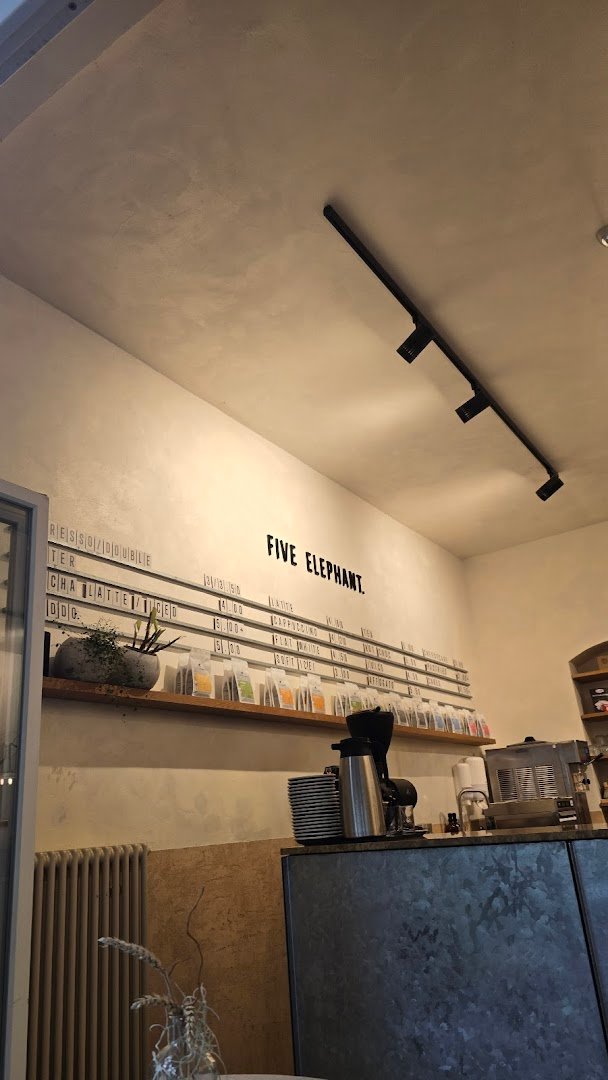 Five Elephant Kollwitz specialty coffee shop in Berlin - photo 9