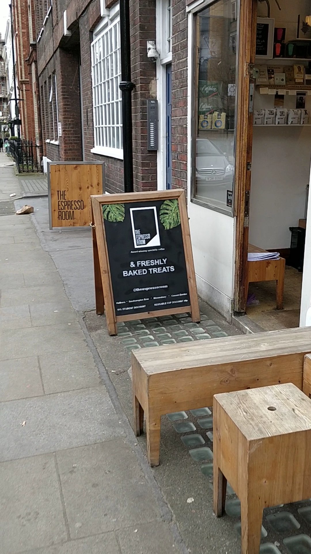 The Espresso Room specialty coffee shop in London - photo 9