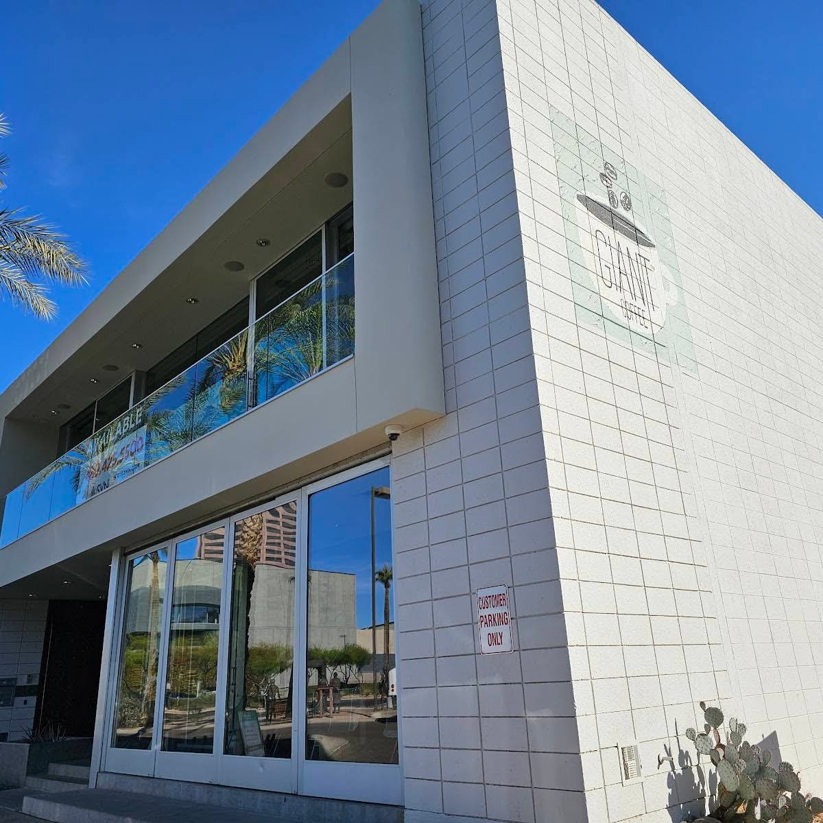 Giant Coffee specialty coffee shop in Phoenix - photo 12