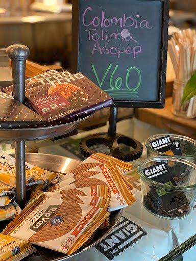 Giant Coffee specialty coffee shop in Phoenix - photo 8