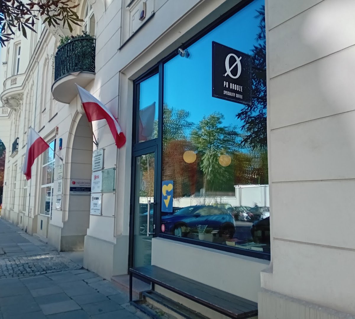 Storefront of Po Drodze, specialty coffee shop in Warsaw