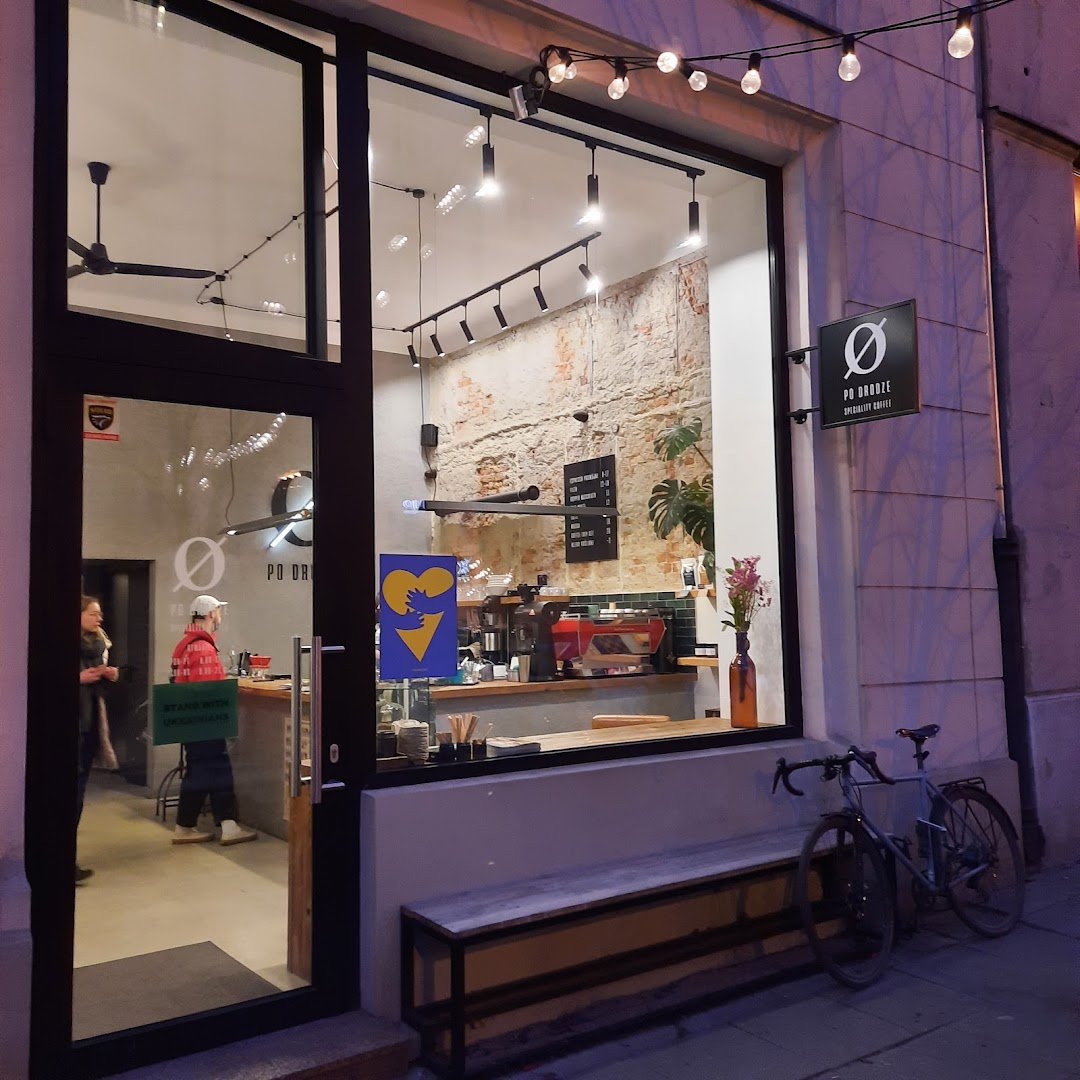 Storefront of Po Drodze, specialty coffee shop in Warsaw