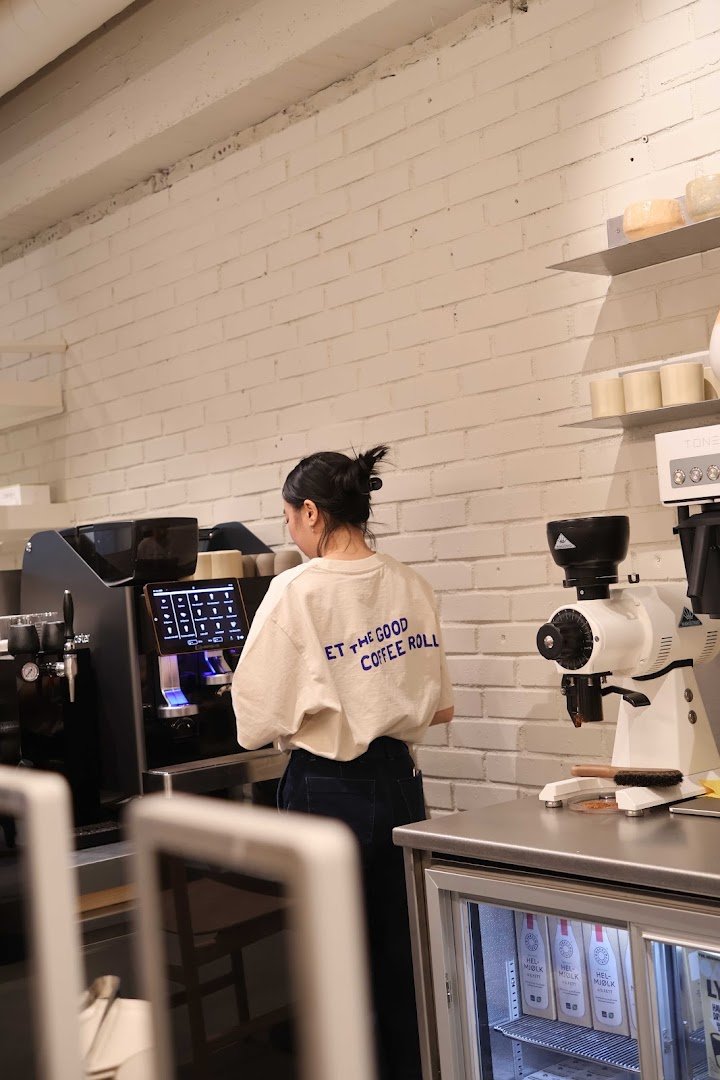 Interior of Hakone Coffee, specialty coffee shop in Oslo