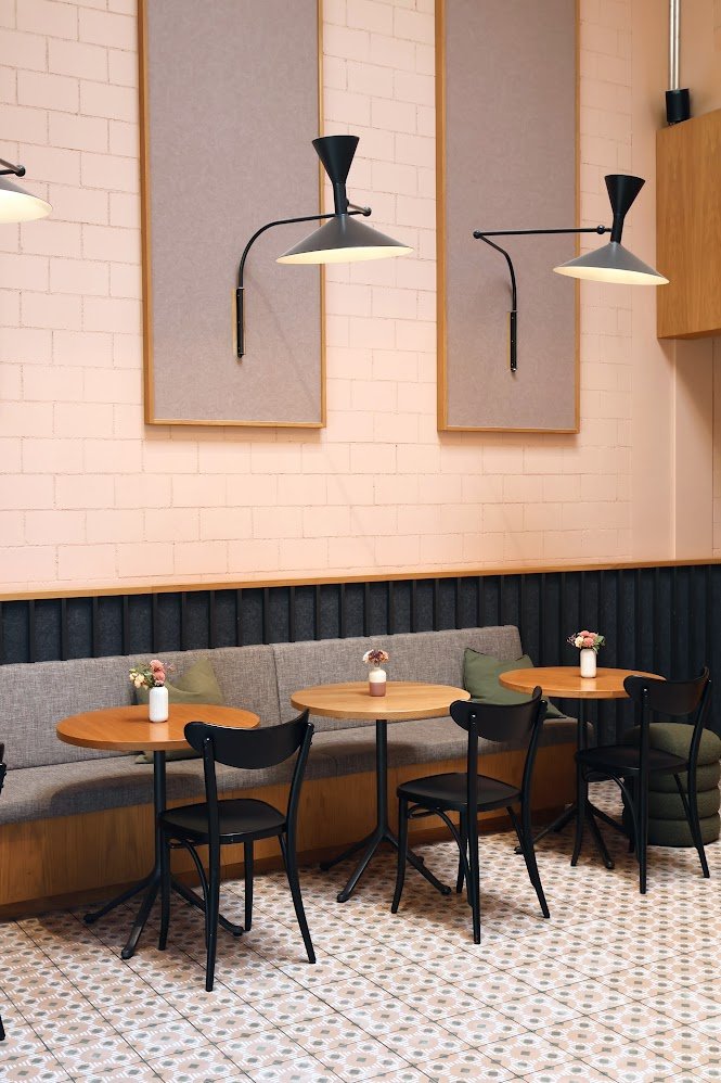 Interior of Le Petit Marais, specialty coffee shop in Zurich
