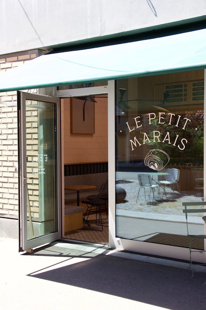 Storefront of Le Petit Marais, specialty coffee shop in Zurich