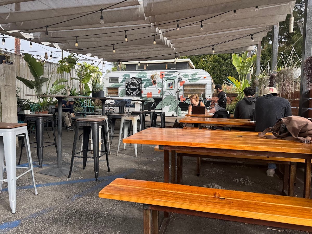 Alana's Coffee Roasters specialty coffee shop in Los Angeles - photo 8