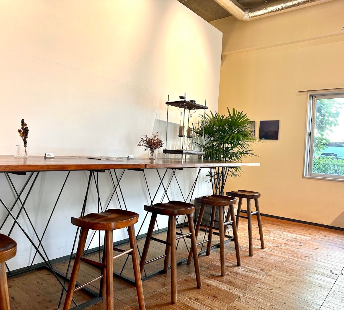 Interior of NOG COFFEE ROASTERS Shinagawa, specialty coffee shop in Tokyo