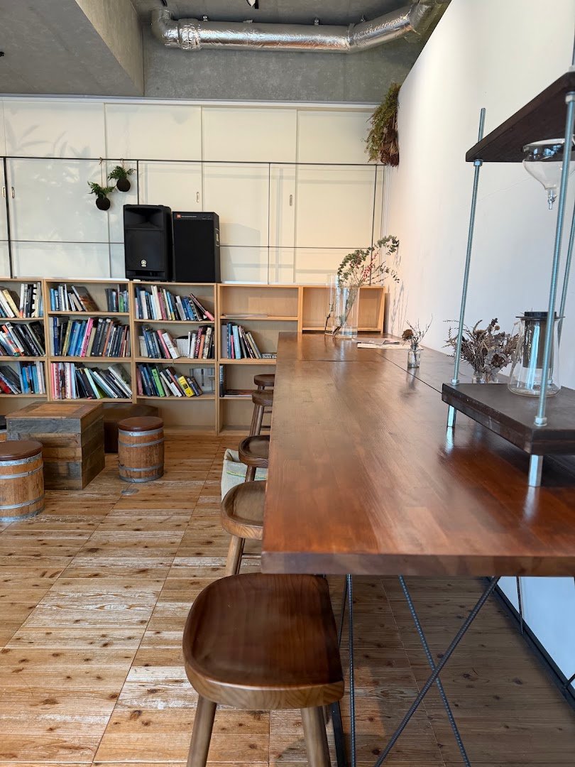 Interior of NOG COFFEE ROASTERS Shinagawa, specialty coffee shop in Tokyo