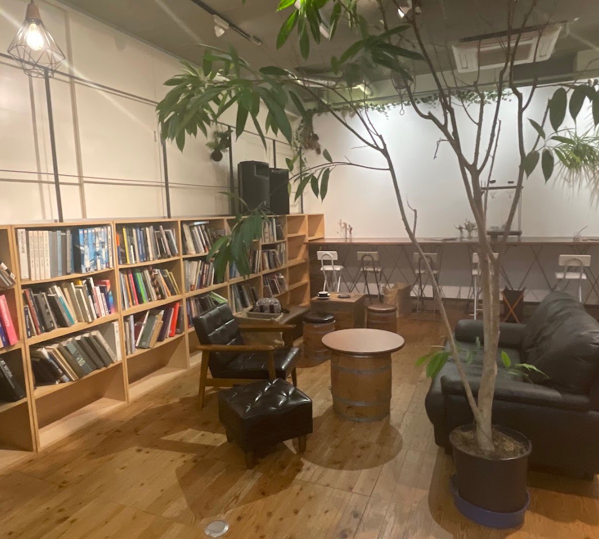 Interior of NOG COFFEE ROASTERS Shinagawa, specialty coffee shop in Tokyo
