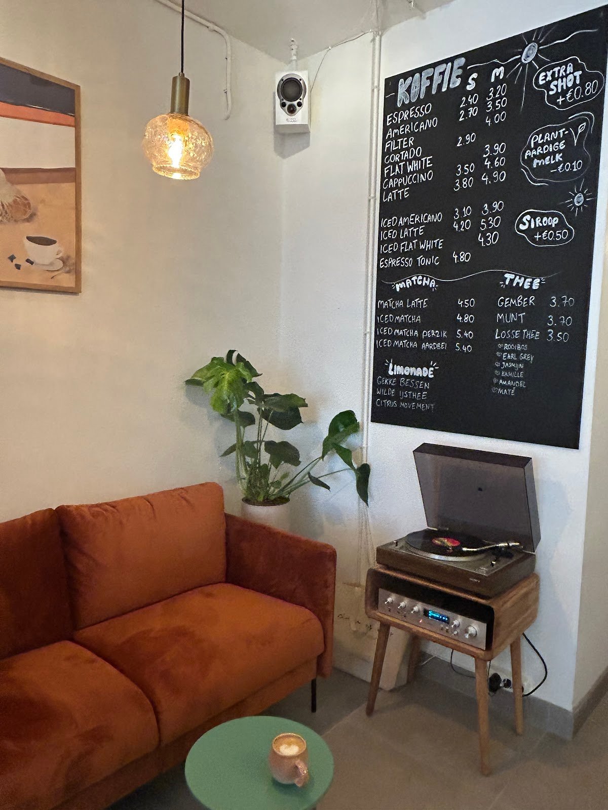 Sol coffee bar specialty coffee shop in Amsterdam - photo 4