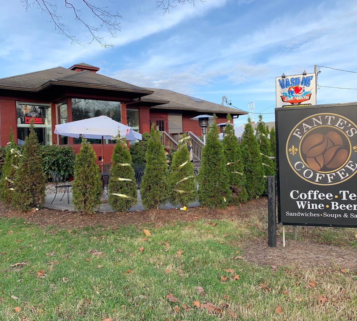 Storefront of Fante's Coffeehouse And Private Label Coffee Roasters, specialty coffee shop in Louisville