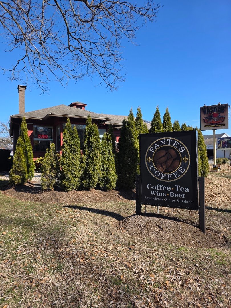 Storefront of Fante's Coffeehouse And Private Label Coffee Roasters, specialty coffee shop in Louisville