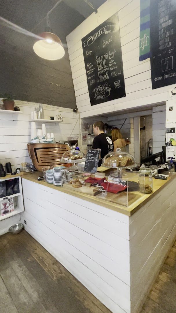 Tamp & Pull Espresso Bar specialty coffee shop in Budapest - photo 2