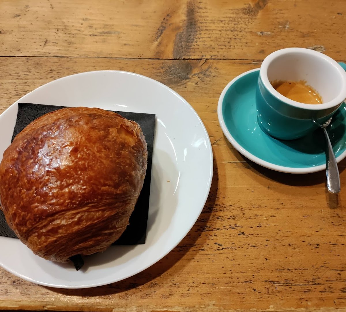 Tamp & Pull Espresso Bar specialty coffee shop in Budapest - photo 4