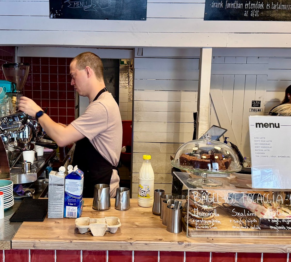 Tamp & Pull Espresso Bar specialty coffee shop in Budapest - photo 8