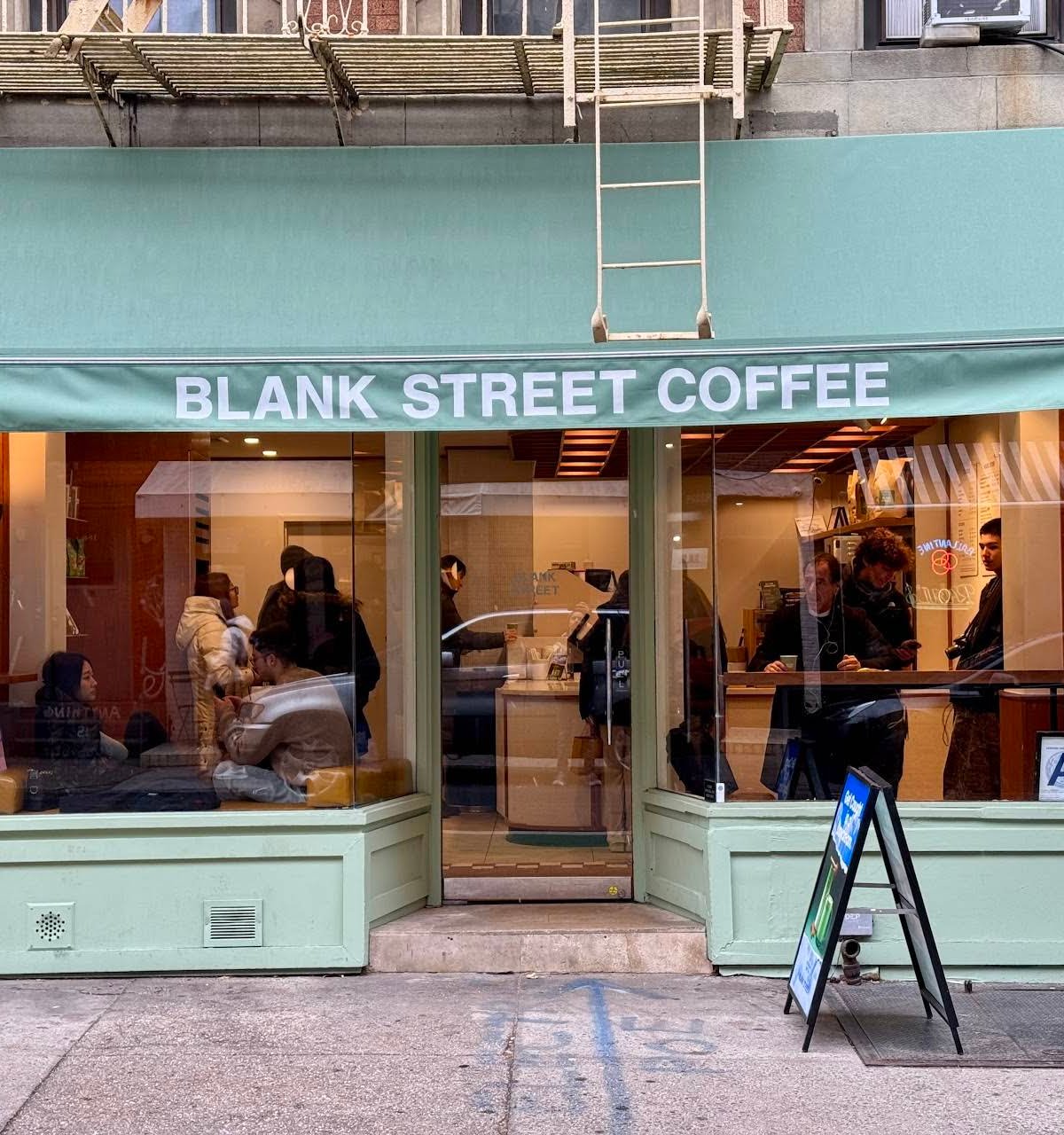 Blank Street specialty coffee shop in New York - photo 7