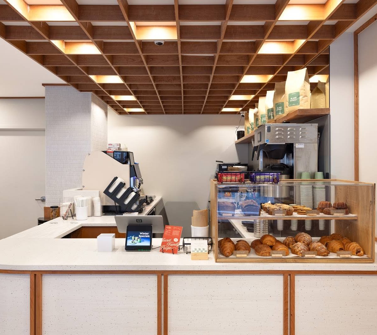 Blank Street specialty coffee shop in New York - photo 9