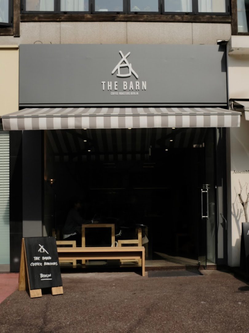 Storefront of THE BARN Café Chungdam, specialty coffee shop in Seoul