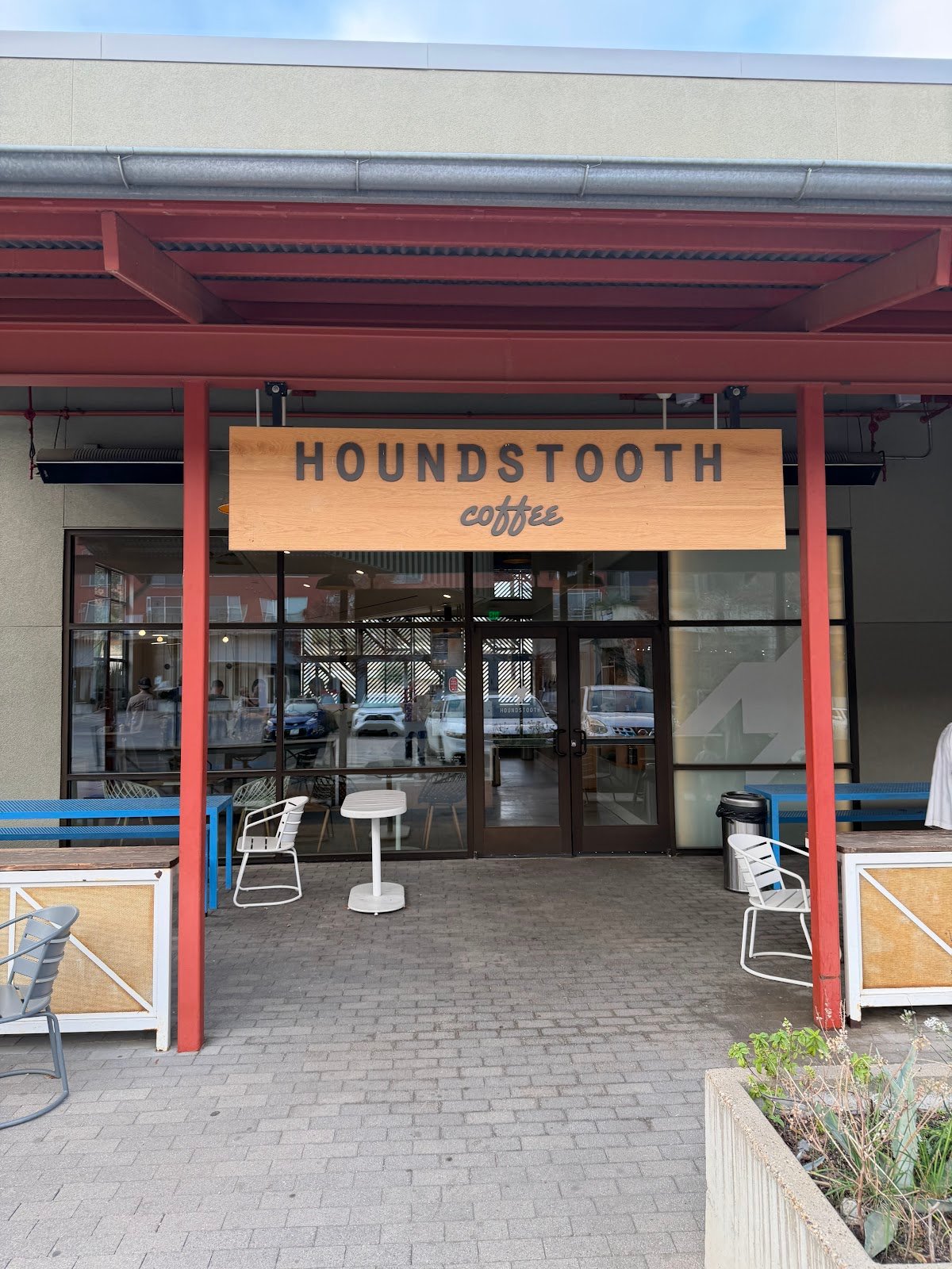 Houndstooth Coffee specialty coffee shop in Dallas - photo 4