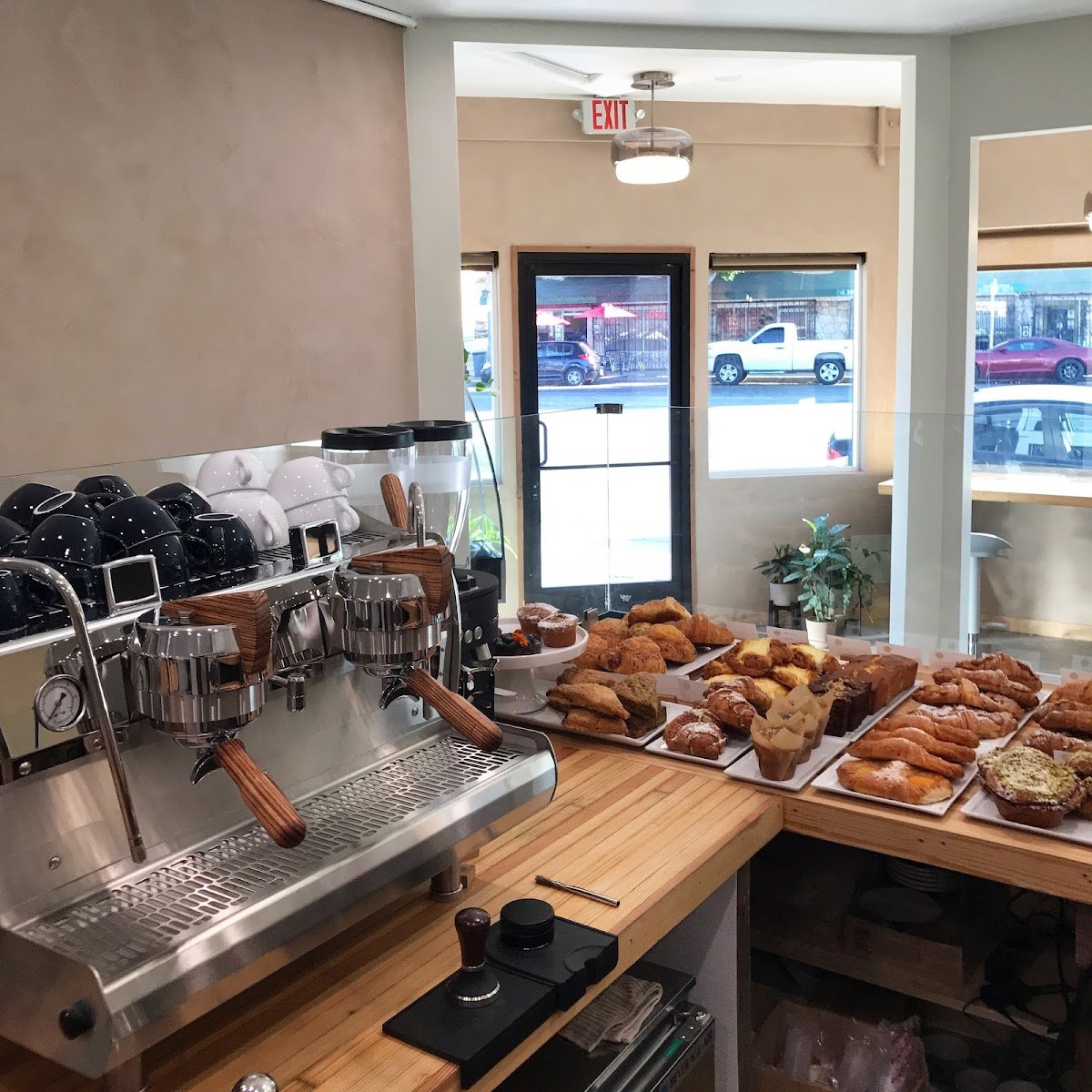 1802 Roasters specialty coffee shop in Los Angeles - photo 2