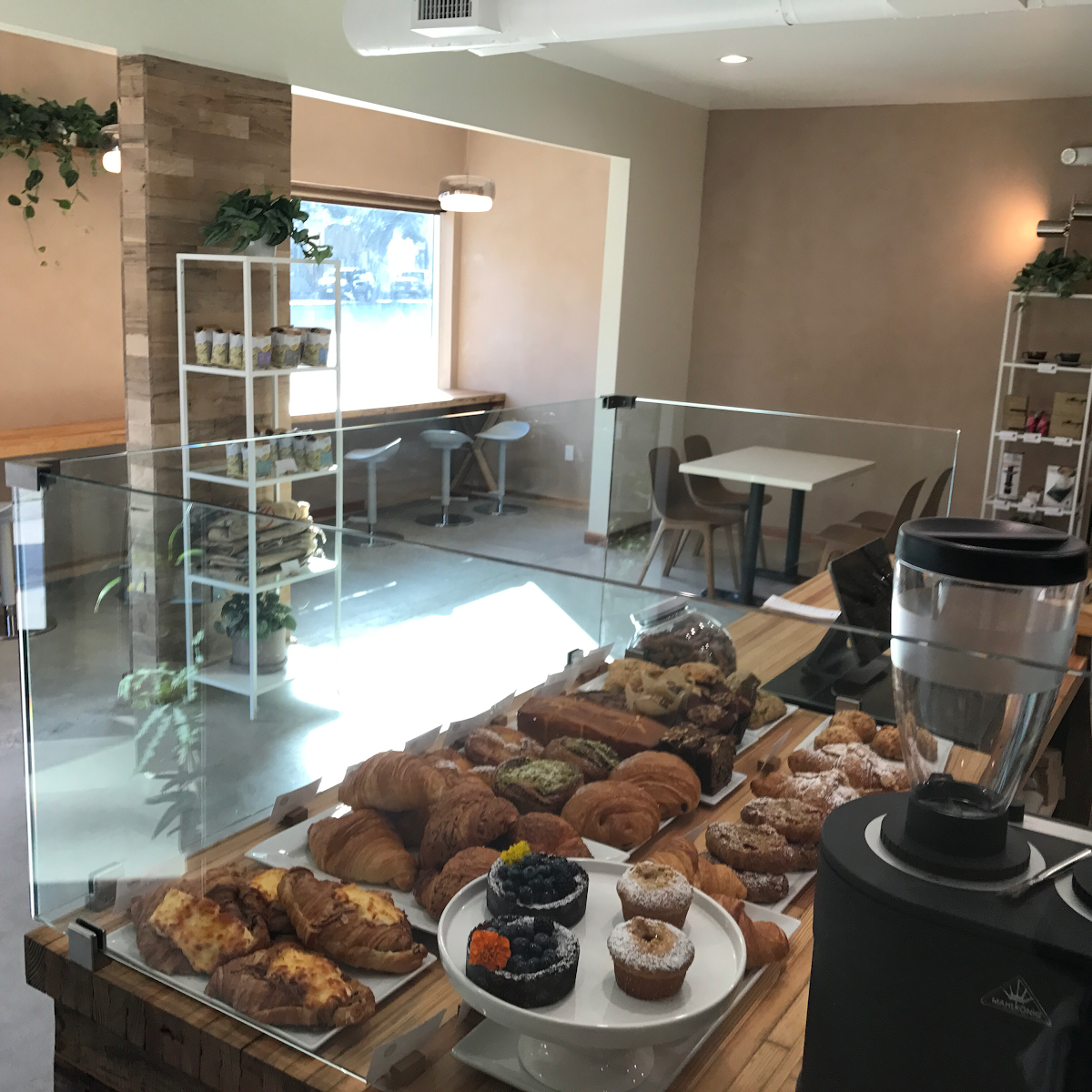 1802 Roasters specialty coffee shop in Los Angeles - photo 9