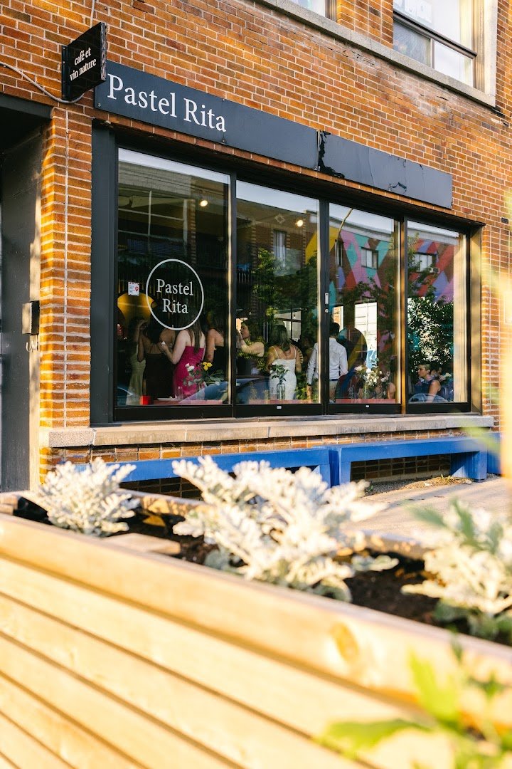 Storefront of Pastel Rita, specialty coffee shop in Montreal