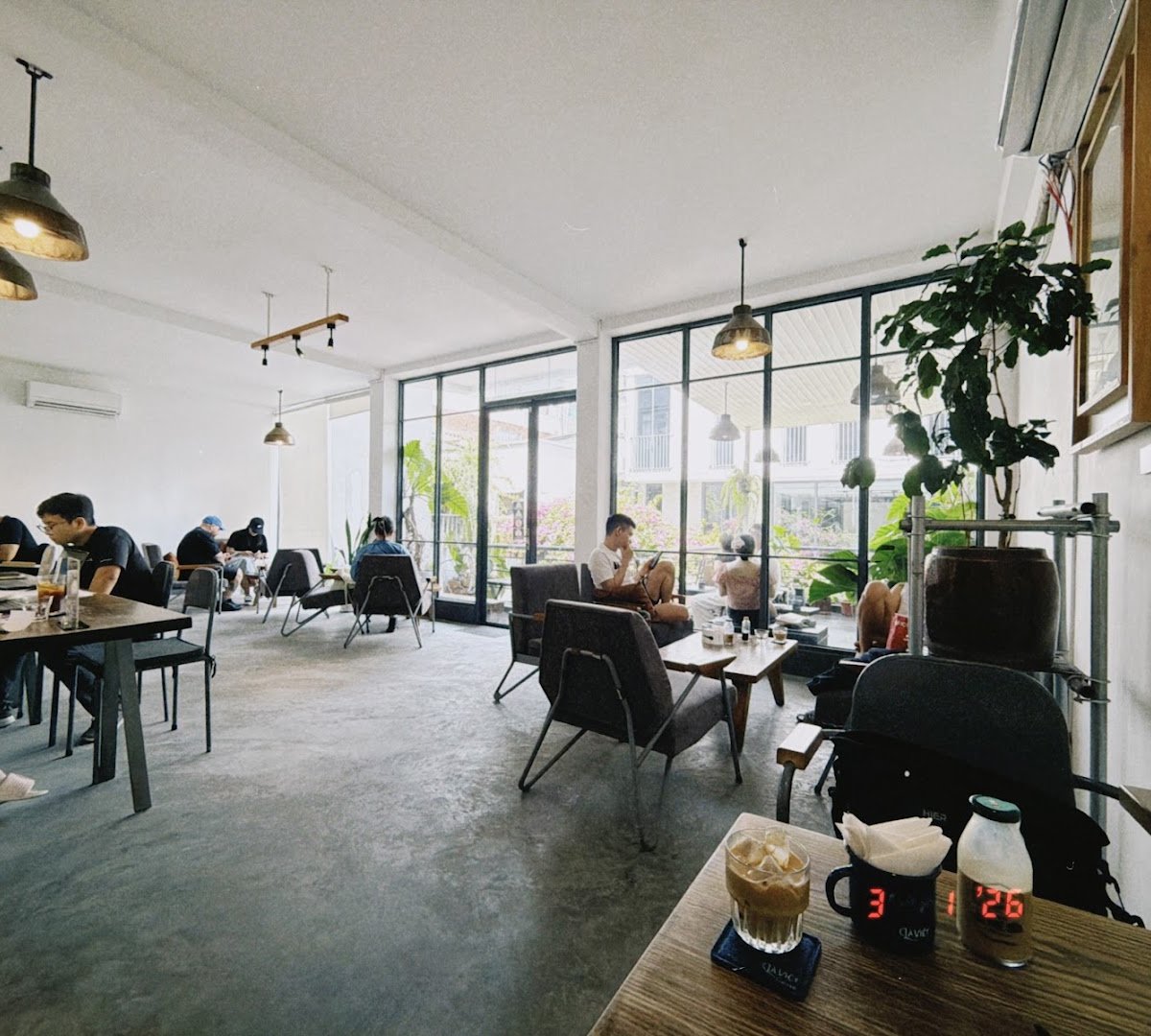 Là Việt Coffee Saigon (Hai Bà Trưng) specialty coffee shop in Ho Chi Minh City - photo 5