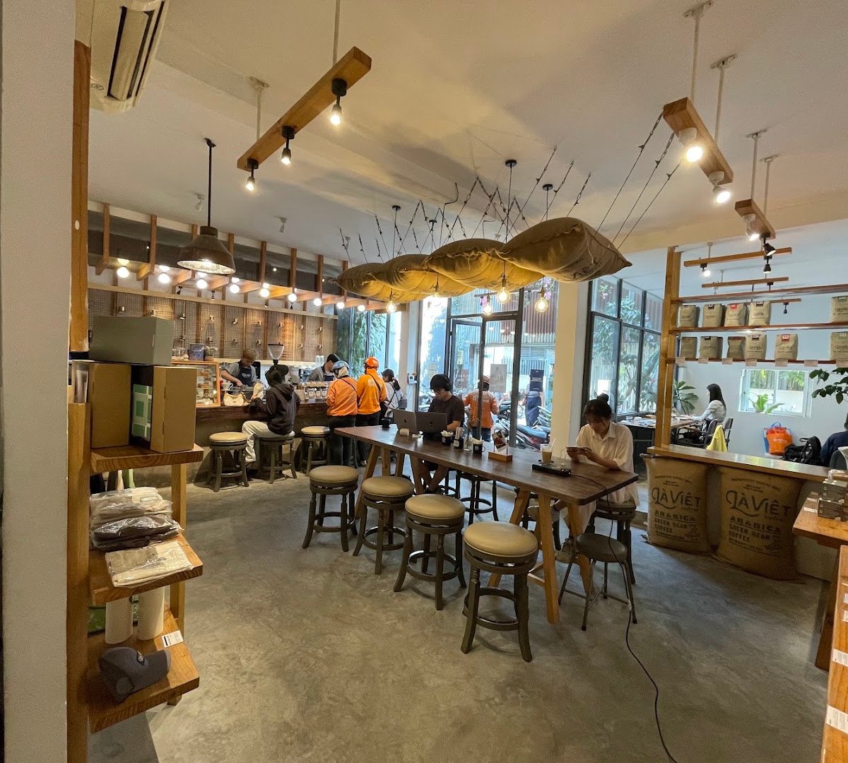 Là Việt Coffee Saigon (Hai Bà Trưng) specialty coffee shop in Ho Chi Minh City - photo 9