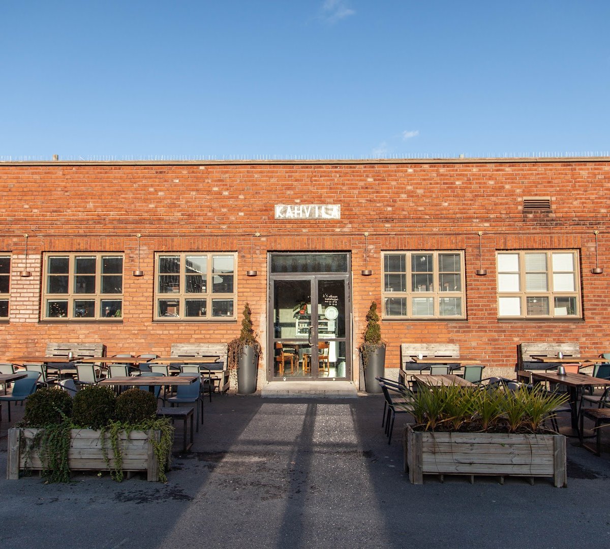 Storefront of Helsingin Kahvipaahtimon Päiväkahvibaari Teurastamo, specialty coffee shop in Helsinki