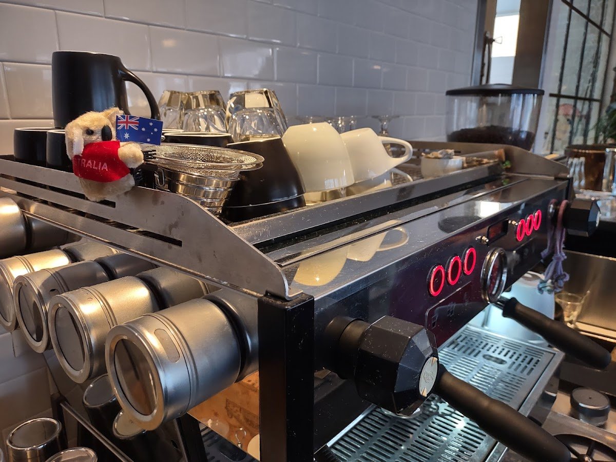 Hooked Venice specialty coffee shop in Los Angeles - photo 4