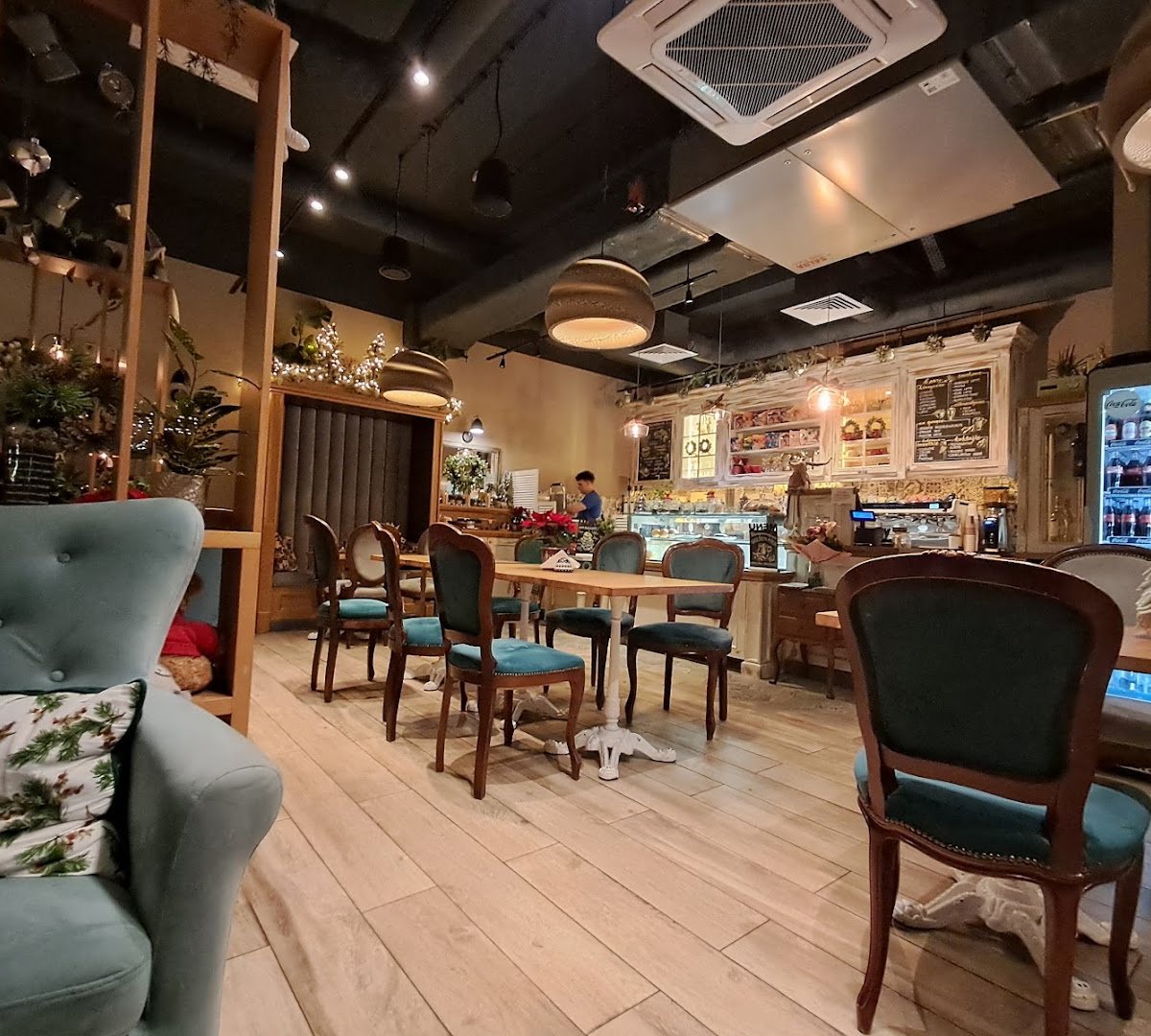 Interior of Ach Cafe, specialty coffee shop in Warsaw