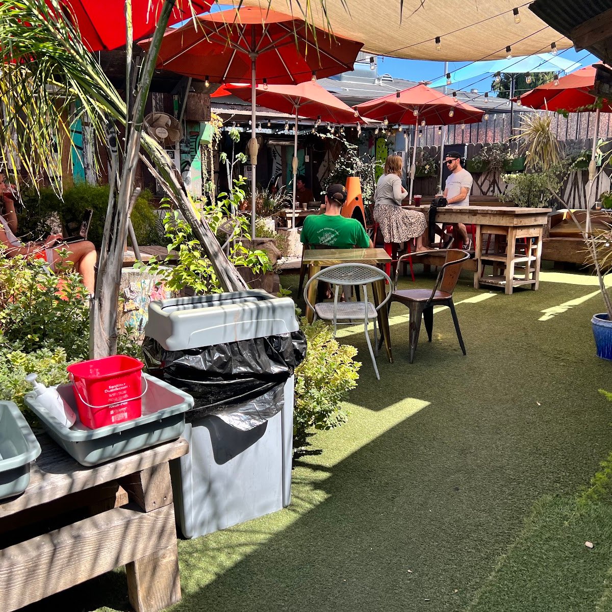 Cafecito Organico Silver Lake specialty coffee shop in Los Angeles - photo 13