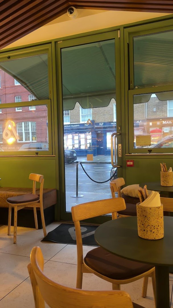 Saddle London specialty coffee shop in London - photo 6