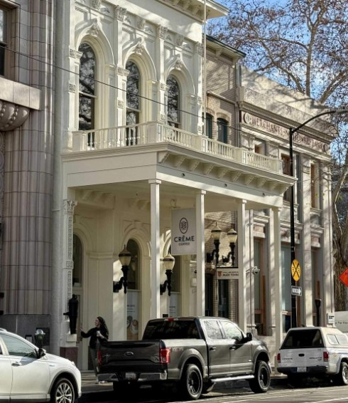 Storefront of Crème Coffee, specialty coffee shop in Sacramento