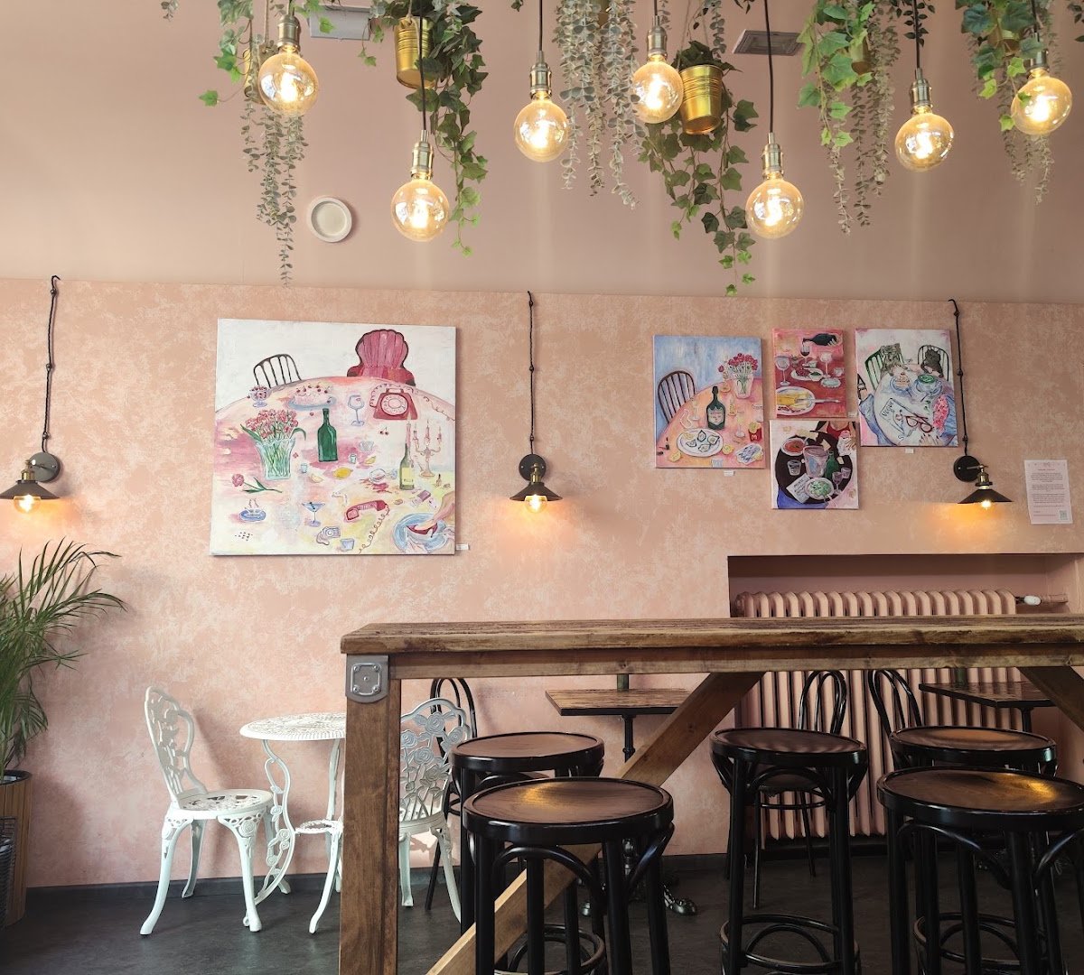 Interior of Enchanté Café, specialty coffee shop in Helsinki
