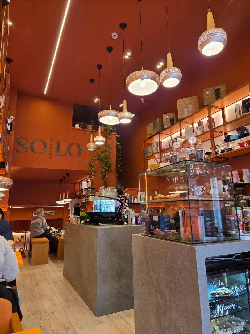 Interior of SoLo Brewing Coffee Lab, specialty coffee shop in Lisbon
