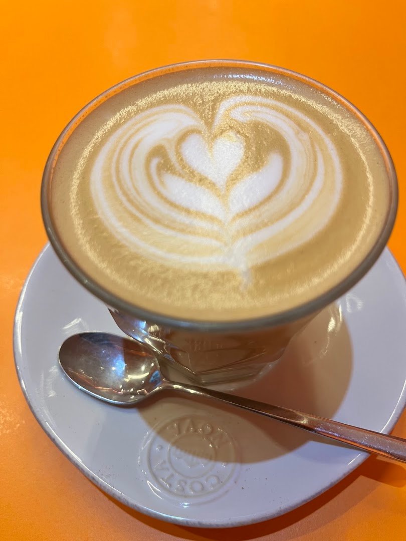 Coffee at SoLo Brewing Coffee Lab, specialty coffee shop in Lisbon
