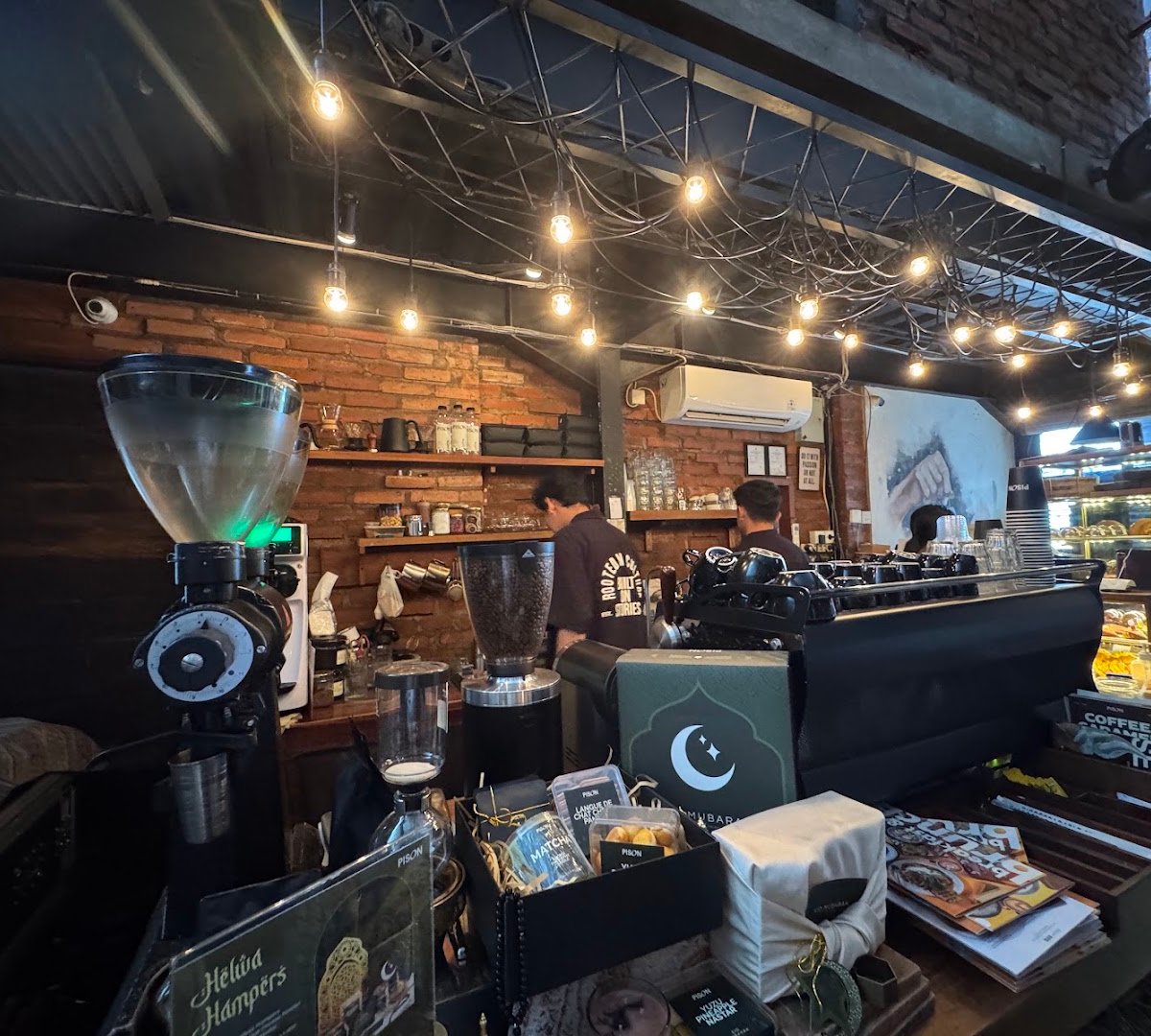 Pison, Petitenget specialty coffee shop in Bali - photo 6