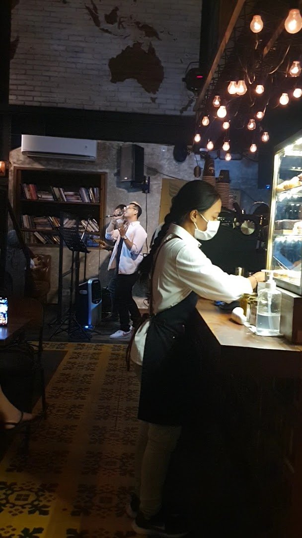 Pison, Petitenget specialty coffee shop in Bali - photo 10
